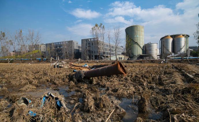 海宁通报致9死污水罐坍塌事故：罐体砸中厂房，布匹压住工人