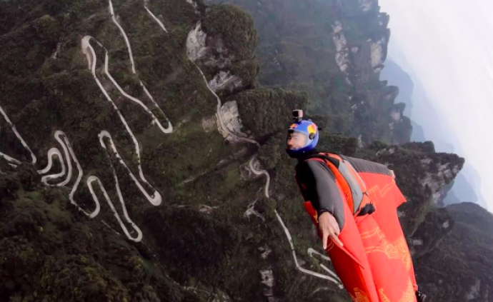 亚洲第一飞人：6年专职跳悬崖，中国人的世界奇迹