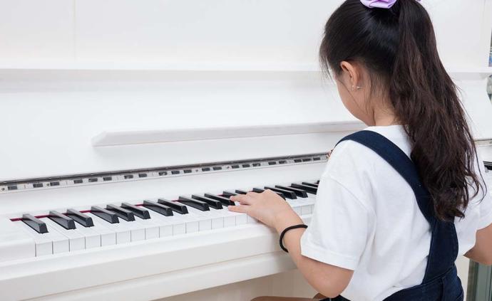 中国家庭｜为何到最后，有品味的钢琴还是败给了课外补习