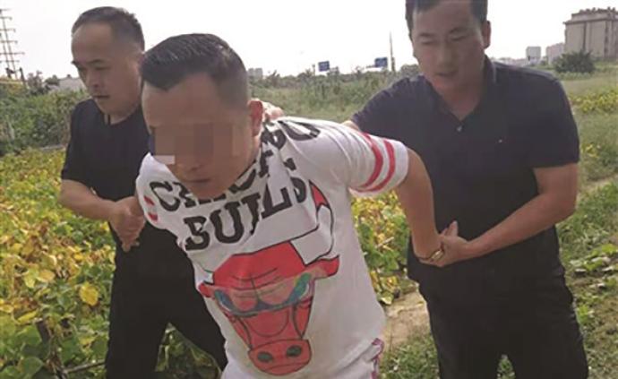 两男子带60公斤炸药从高邮到镇江盗墓，途中被警方设伏擒获
