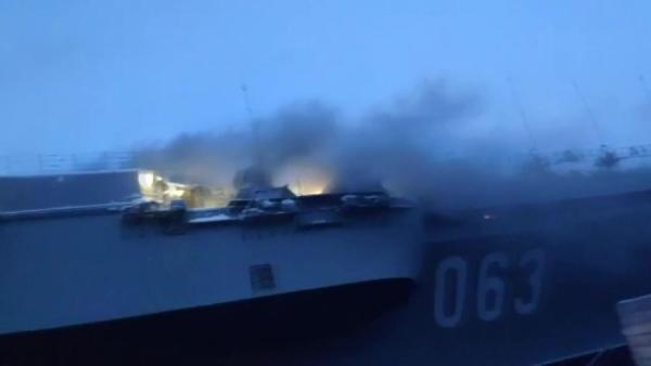 俄罗斯唯一现役航母维修时起火，6人伤