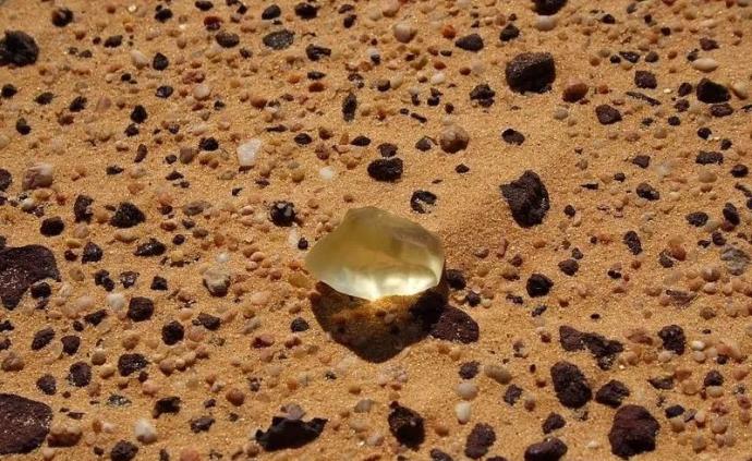 不仅解开了图坦卡蒙的玻璃项链之谜，这片沙漠还藏着更大的神秘