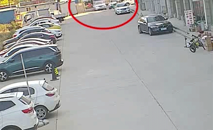 醉酒偷開朋友車上街,連撞8車才停