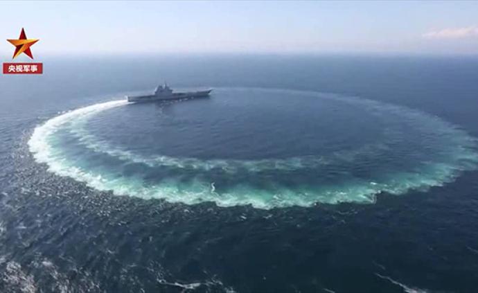 国产航母山东舰海试画面公开：在蔚蓝的海面上画圈圈