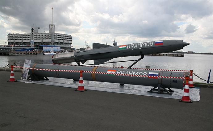 菲律宾宣布采购印度“布拉莫斯”巡航导弹，印度同日成功试射