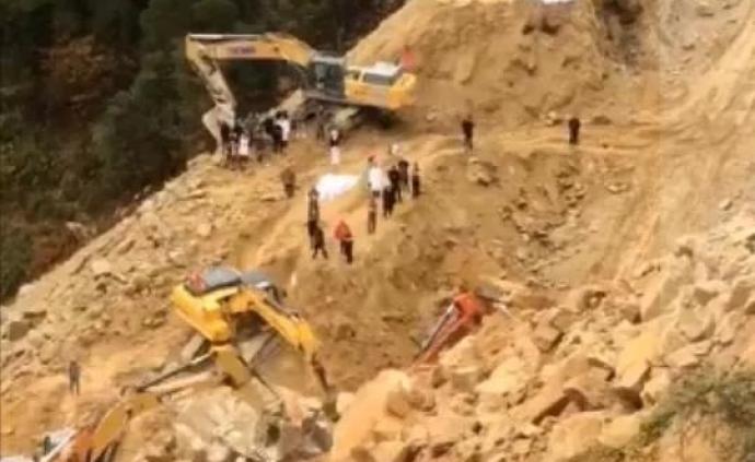 广西融水一施工路段塌方2辆挖掘机被埋，致2人死亡