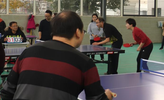 湖北武当山举办乒乓球比赛，系列技法让人眼花缭乱