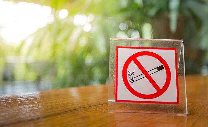 新版控烟令实施近一年：杭州两百公共场所被罚，警告个人逾千