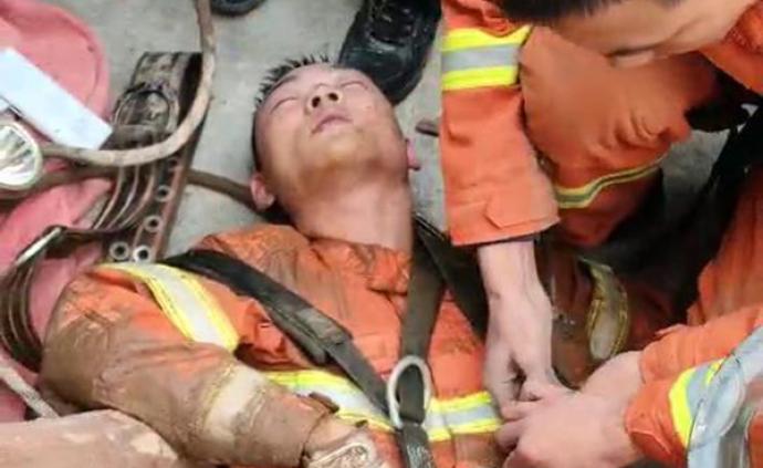 暖闻｜水井坍塌村民被困，消防员5小时徒手救人体力不支昏倒