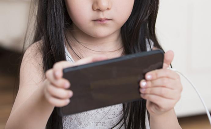 博士观察：手机和移动互联网是如何过早扭曲孩子们的三观的