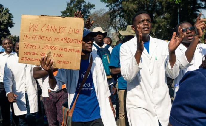 公立医院医生集体大罢工，津巴布韦医疗系统陷入崩溃边缘