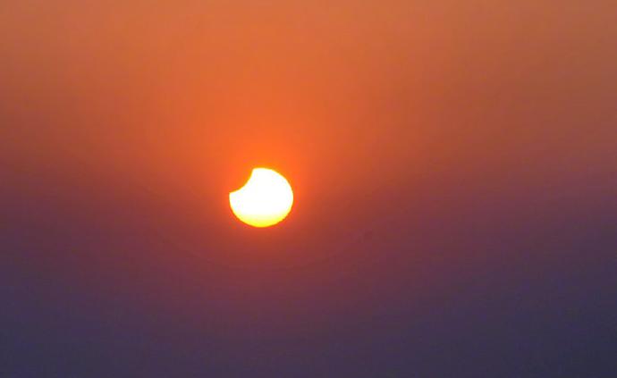 上海今天能看到日偏食吗？云层较厚，看到的可能性较小