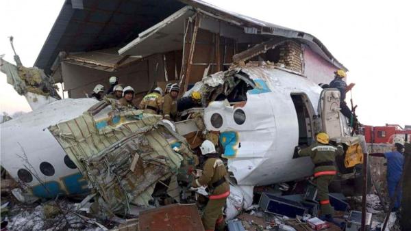 哈萨克斯坦客机坠毁14死，涉事机型停飞