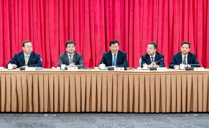 上海市长应勇主持召开参事座谈会，23位市政府参事建言献策
