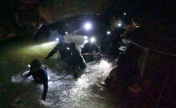 参与足球队洞穴救援血液感染，泰国一海豹队员去世