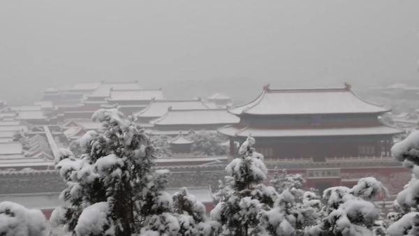 故宫雪中闭馆，摄友5点起床登景山拍