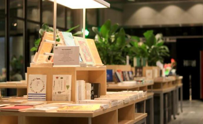 书店测评 | 上海新开的神兽之间：与电商同价的实体书店
