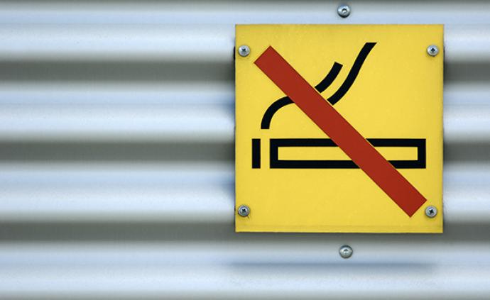 男子在呼市进京高铁上抽烟触发警报被罚，称自己“不抽手抖”