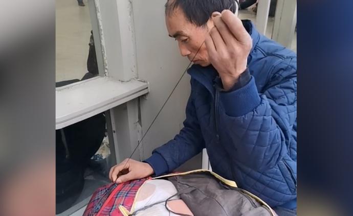 回家路丨大叔火車站手縫編織袋:省一點(diǎn)