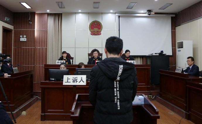 江西男子代抢火车票二审宣判：获刑11个月并处罚金124万