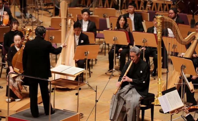 武满彻与《十一月的阶梯》：日本音乐的崛起