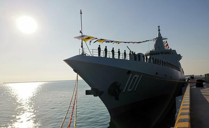 海军055型驱逐舰南昌舰在山东青岛正式入列