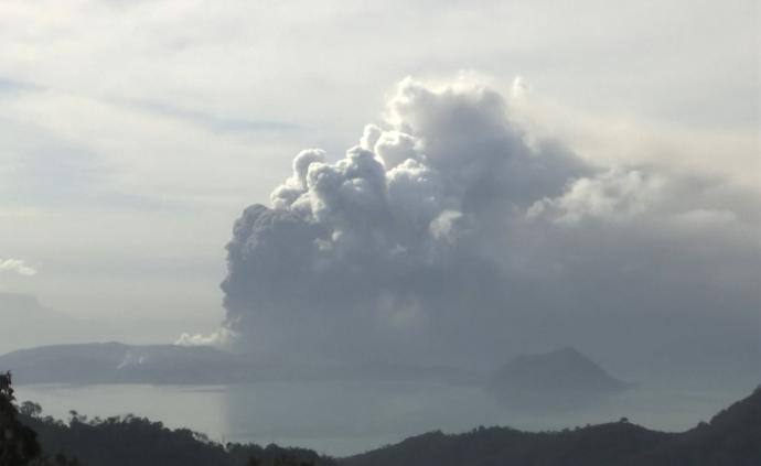 菲律宾火山喷发，马尼拉机场持续关闭