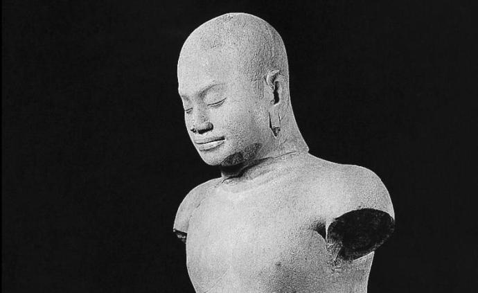印度教与佛教影响下的吴哥时代柬埔寨佛像造像