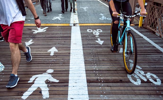 共享单车和行人抢路怎么办？上海市政协委员提出建议