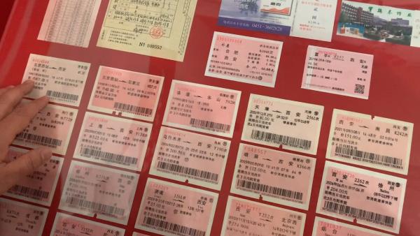 他收藏三千张火车票：从卡片到无纸化