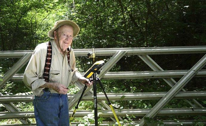 美国102岁政府雇员打算退休，离职后准备读书、种地和旅游