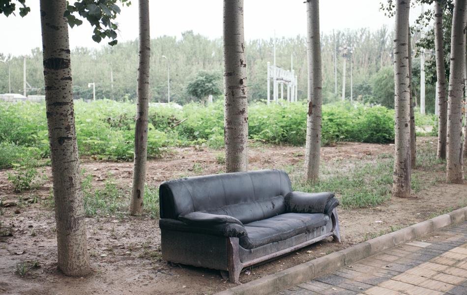 25 沙发 Sofa  2016年，北京五环外一个被人废弃的沙发。 拷贝
