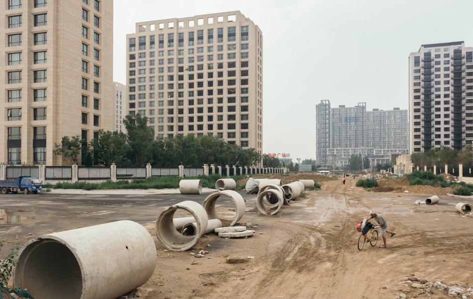 36 修路 road repairing  2016年，北京北五环附近的一条正在铺设管道的路。 拷贝