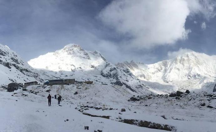 喜马拉雅山脉雪崩4名韩国游客失踪，4名中国登山客已脱险