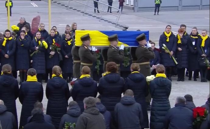 11名乌克兰客机遇难者遗体运抵基辅