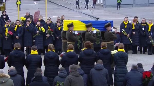 11名乌克兰客机遇难者遗体运抵基辅