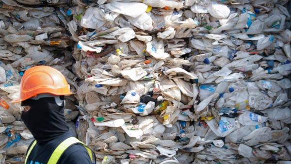 拒当垃圾场，马来西亚退150个集装箱