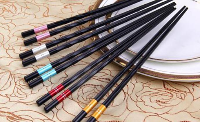 温州春节前启动“公筷”行动：长者先动筷，公筷来夹菜