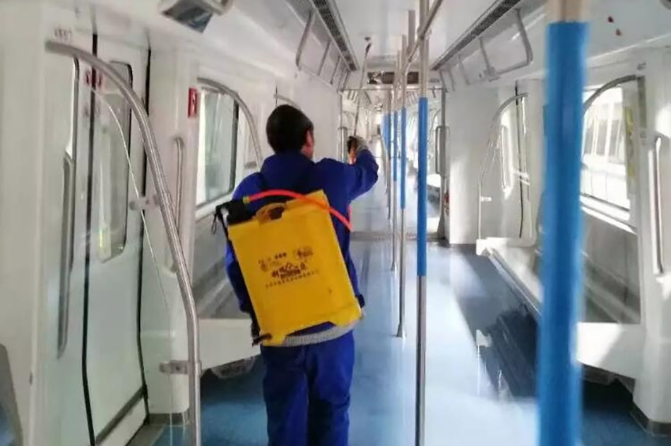 武汉地铁运营公司持续加强轨道交通公共场所卫生及防控措施，重点做好消毒、通风等环节工作。