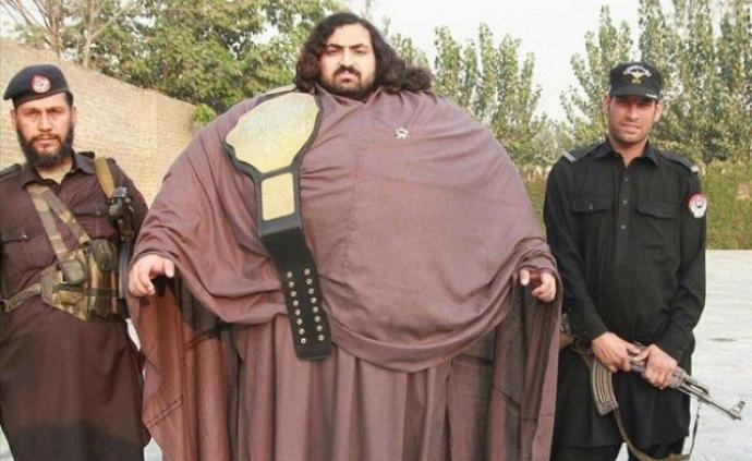 巴基斯坦男子征婚：女方要1米9重200斤