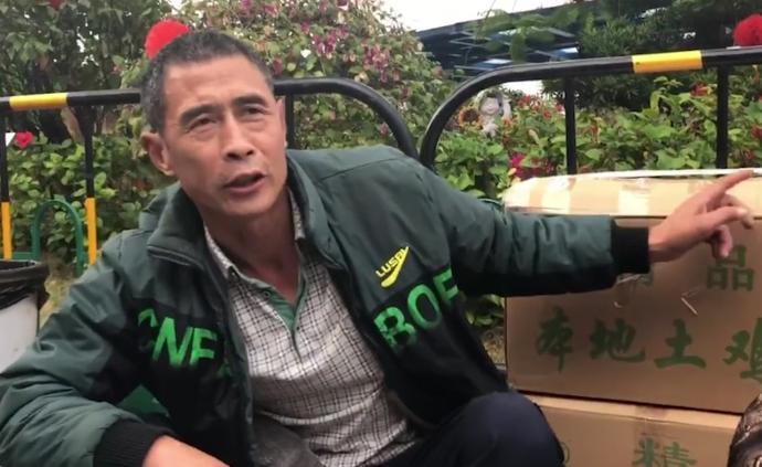 過年前,爺爺站20小時給孫兒帶去禮物