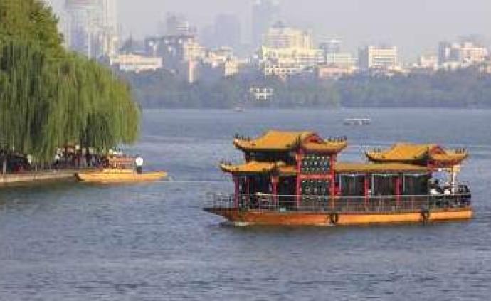 杭州西湖景区收费景点、博物馆明起全部关闭，游船和喷泉暂停