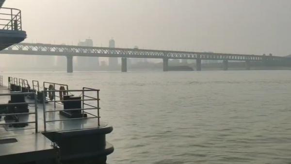 武汉过江隧道将关闭，走桥过江需查体温