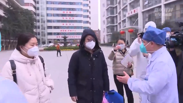 武汉协和医院首批3名被感染医护人员出院