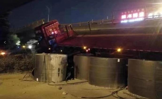 无锡桥面侧翻事故调查报告：系因重型平板半挂车超载455%