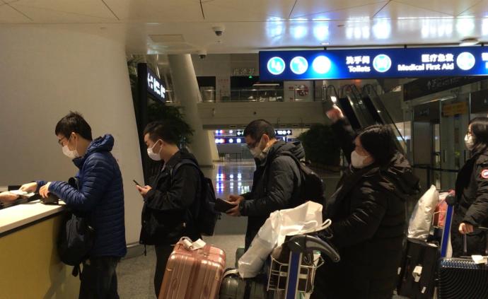 百余名滞留日本的湖北籍公民乘包机回国