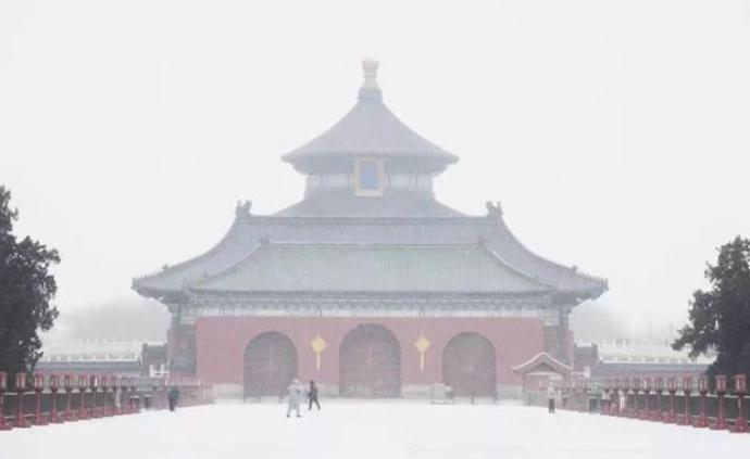 北京出现降雪天气，5日下午到夜间降雪持续并趋于明显
