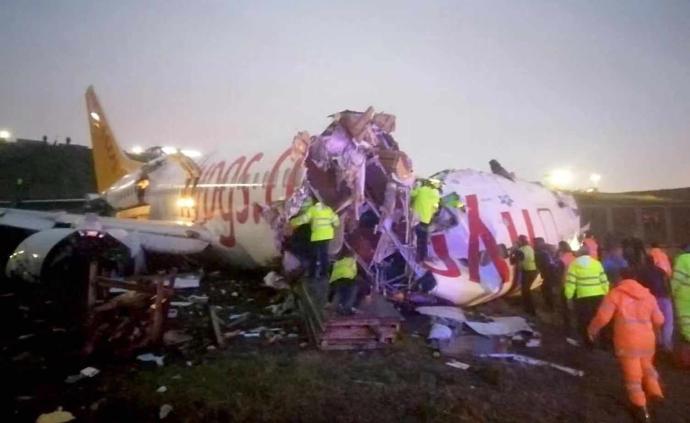 土耳其一客机降落时滑出跑道断成三截，造成至少120人受伤