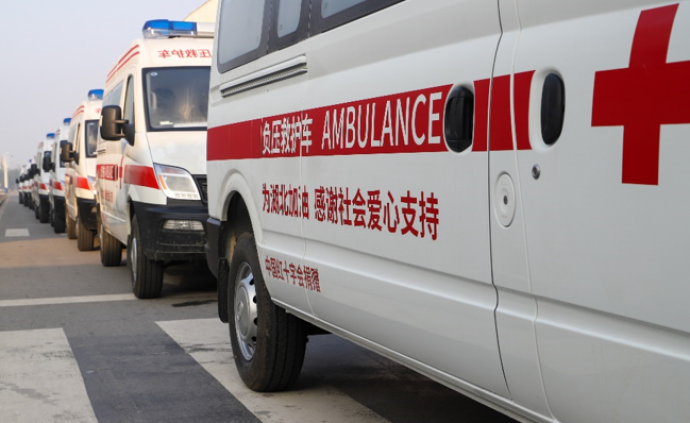 星夜兼程，25辆负压救护车抵达武汉