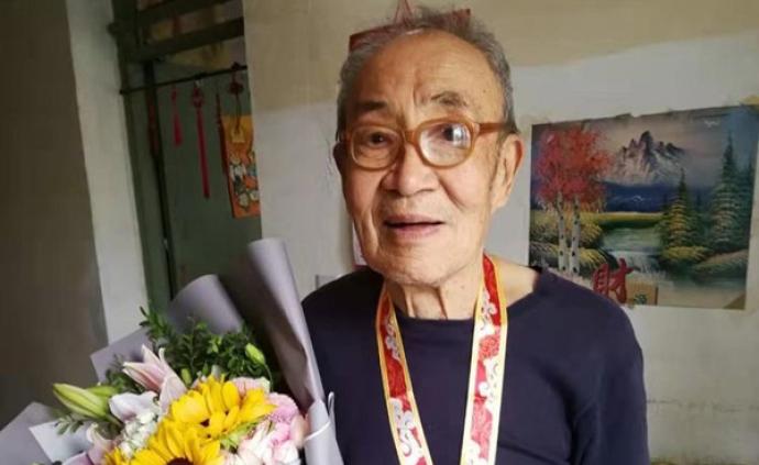 平日生活节俭灯都舍不得开，上海八旬老人捐2万防控新冠肺炎